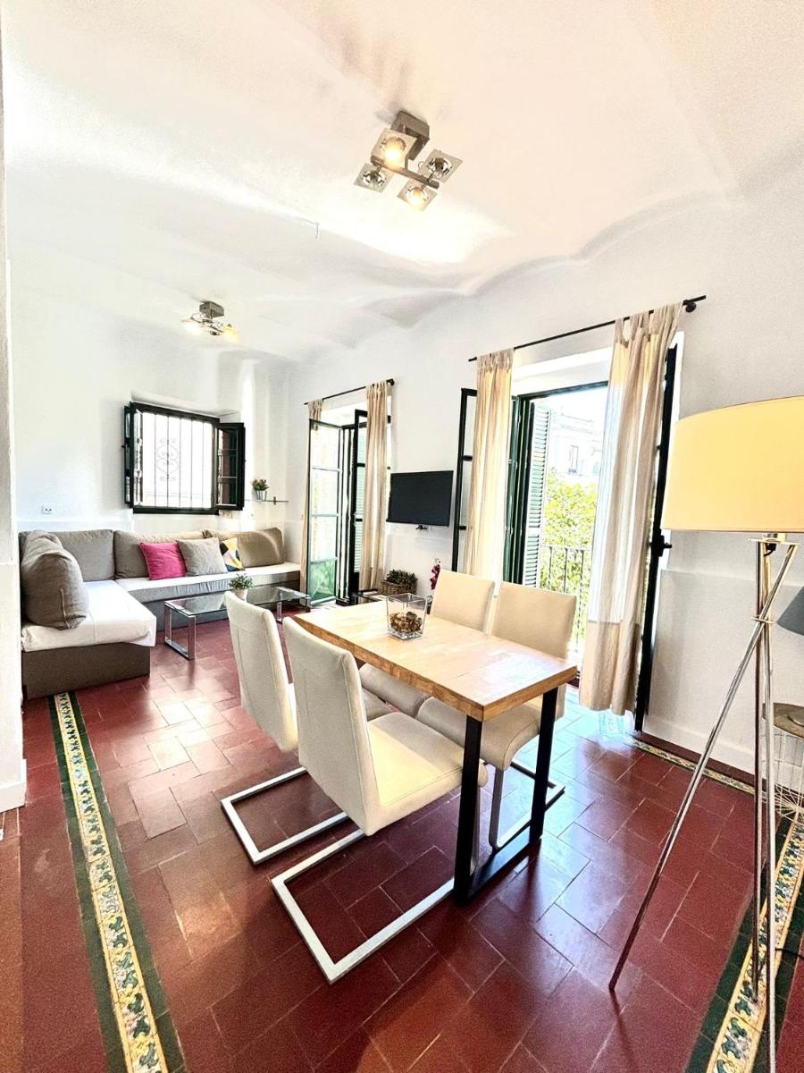 Plaza de Santa Cruz - Housity