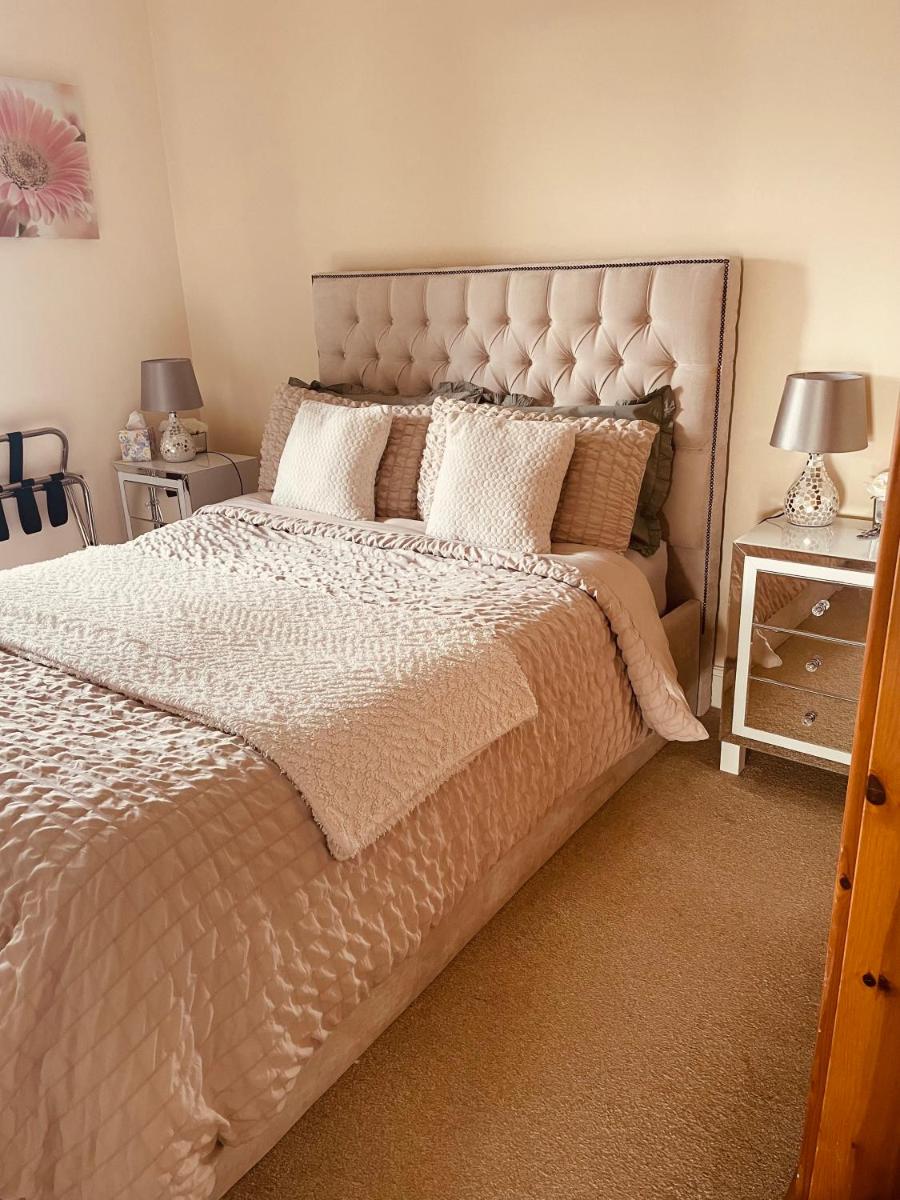 A Room in Central Park Apts - Housity