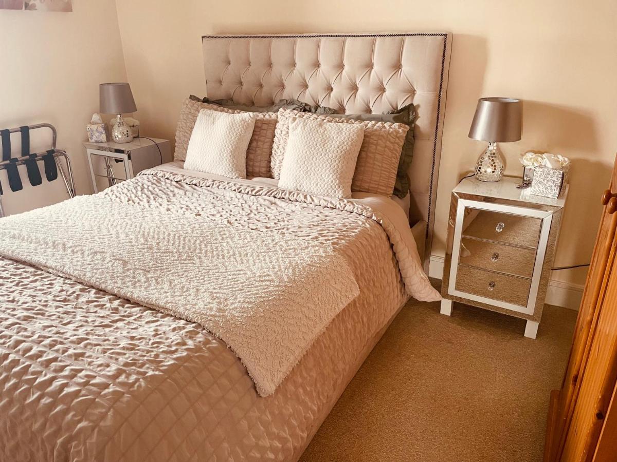 A Room in Central Park Apts - Housity