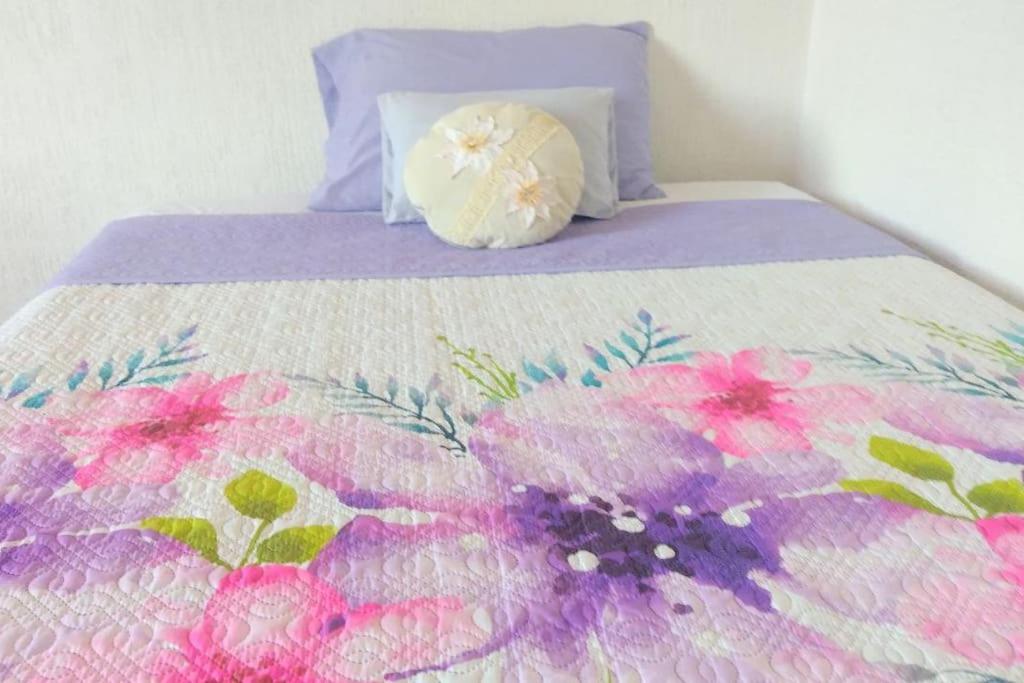 Placid & Demure Retreat - Housity