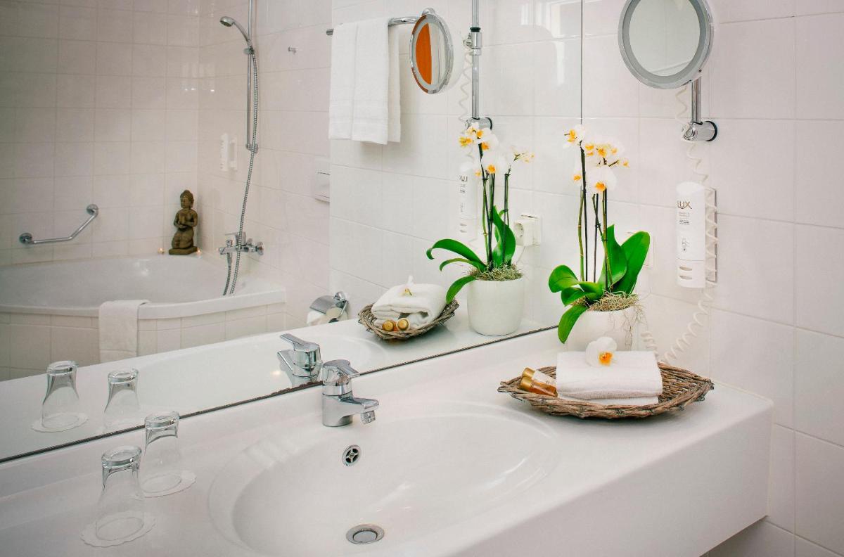 Vienna House Easy by Wyndham Bad Oeynhausen - Housity
