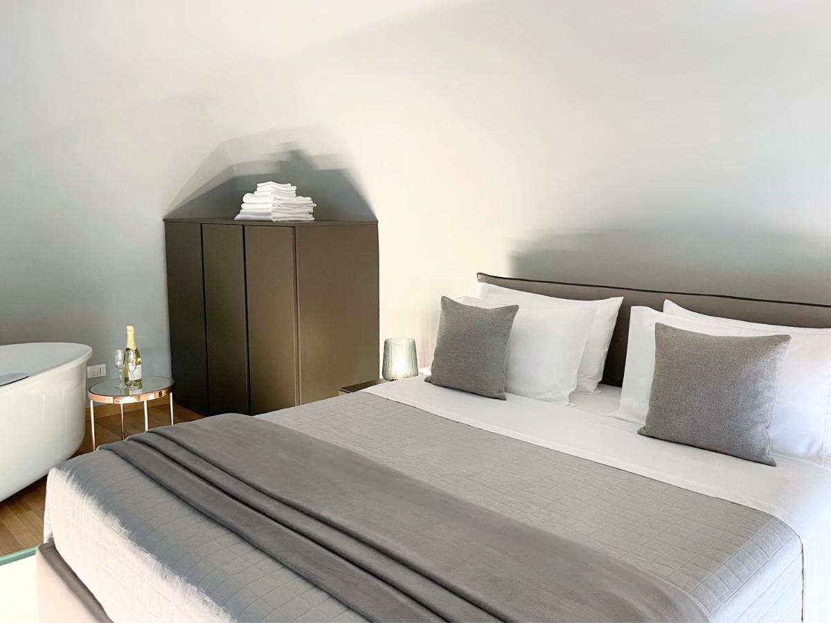 Jacuzzi Luxury Apartment in the Town Centre - Hizvo
