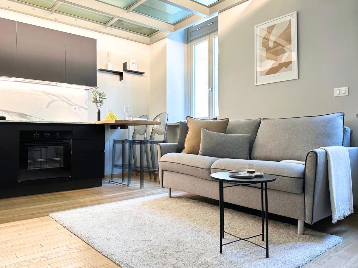 Jacuzzi Luxury Apartment in the Town Centre - Housity