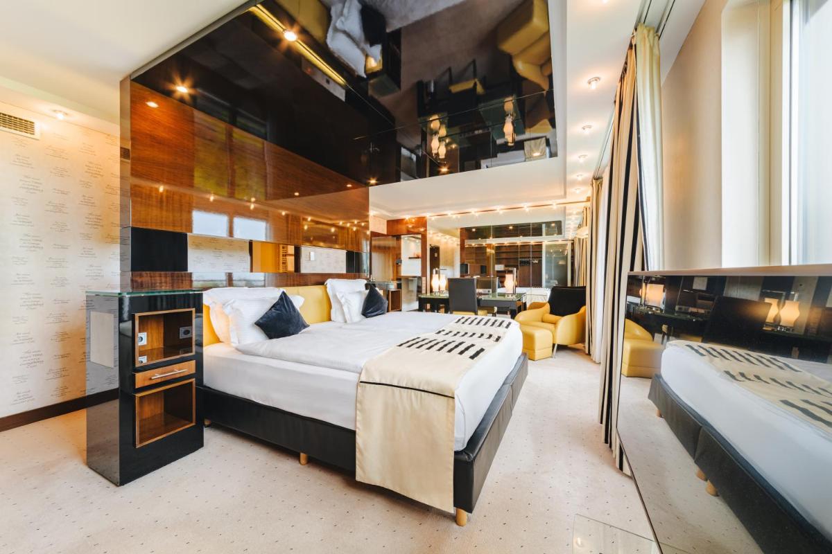 Ein Bett oder Betten in einem Zimmer der Unterkunft Pullman Berlin Schweizerhof