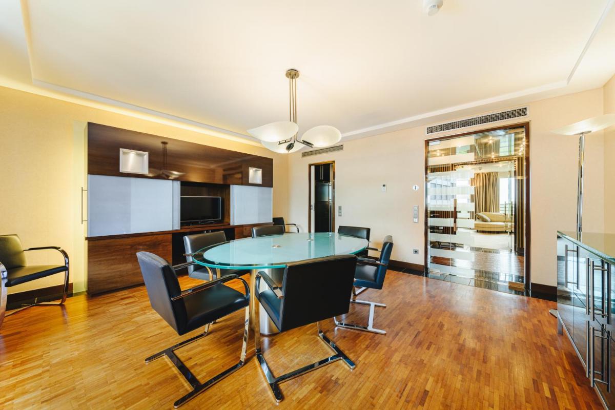 Küche/Küchenzeile in der Unterkunft Pullman Berlin Schweizerhof