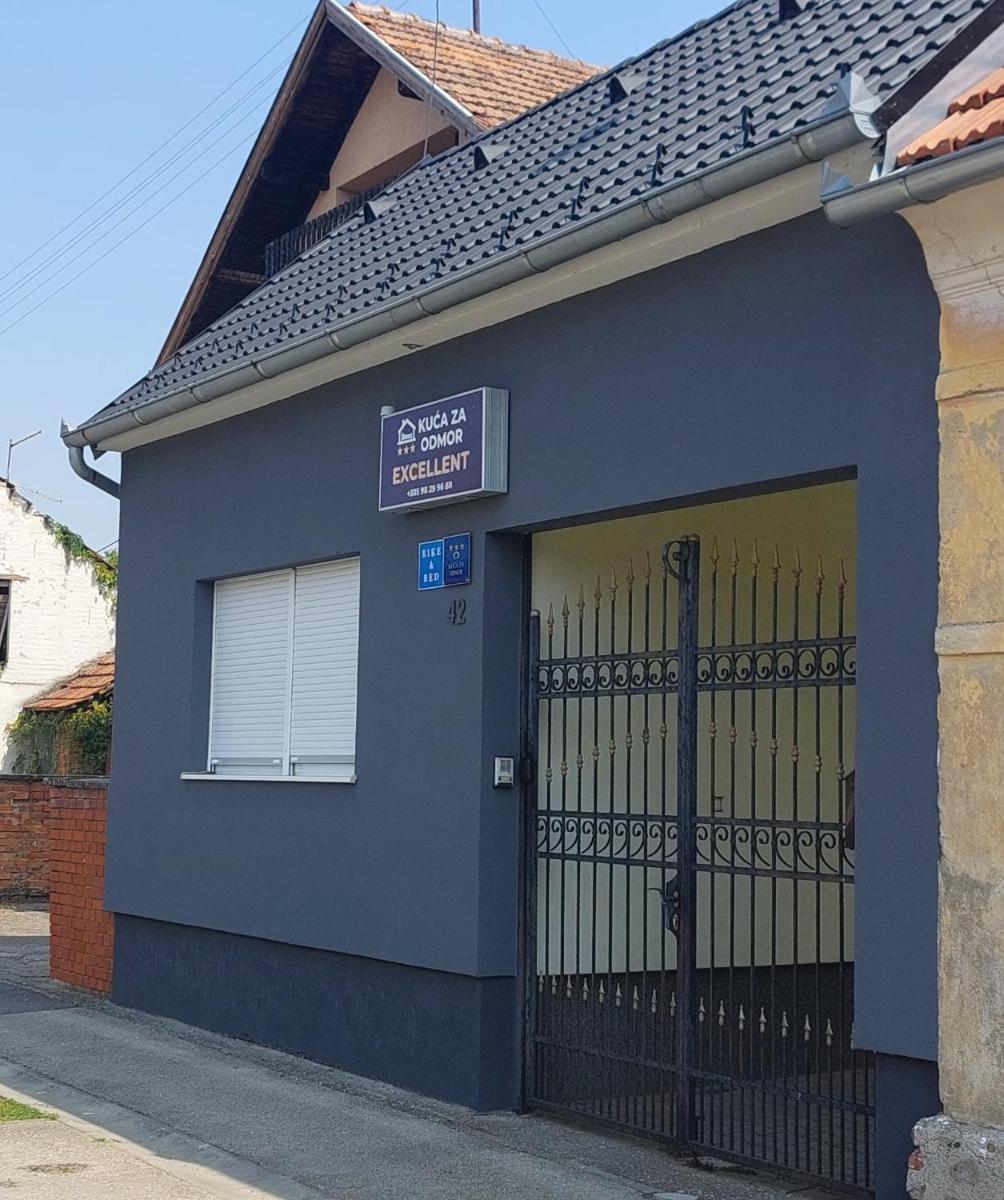 Apartman EXCELLENT - Kuća za odmor u Županji -natkriveno parkirno mjesto - Housity