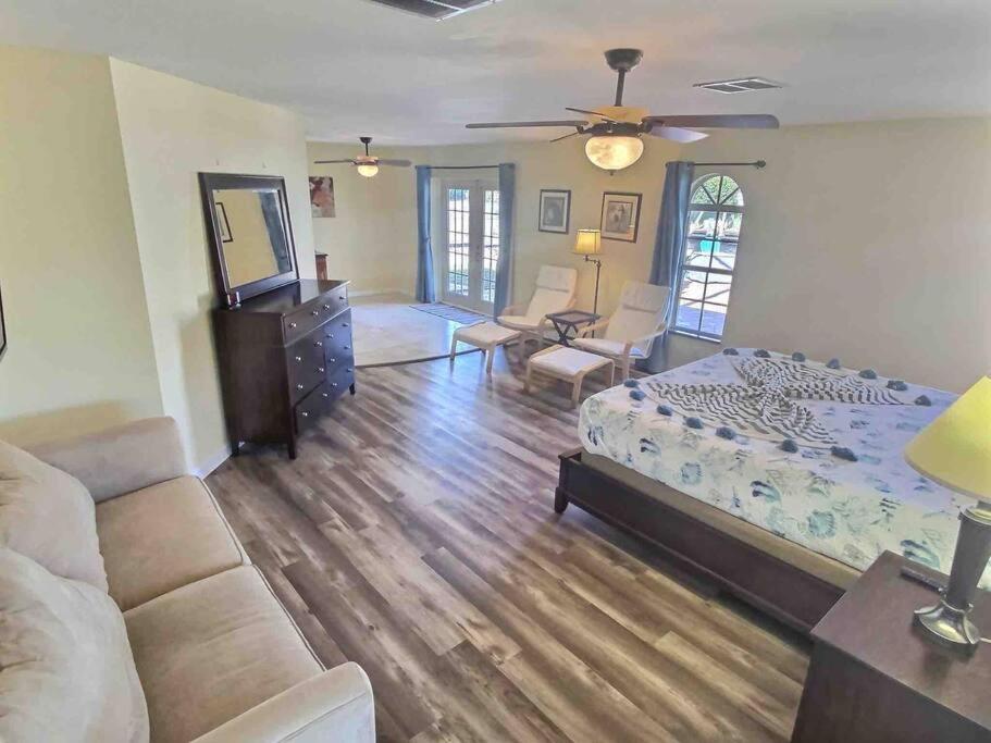 Vacation in comfort pool waterfront boat rental - Housity