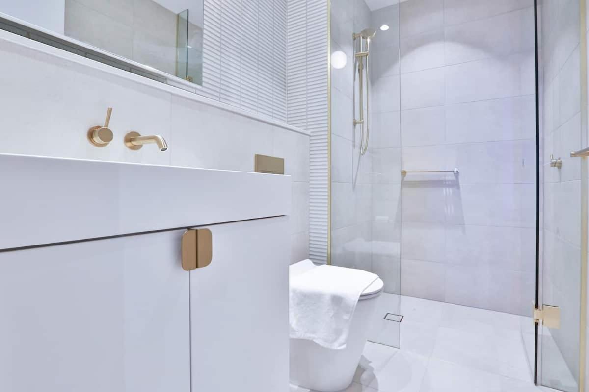 Box Hill Central Sky One Apartment - Housity