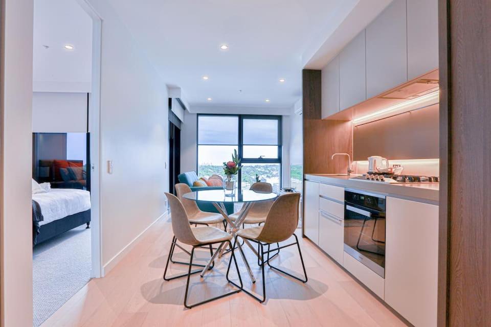 Box Hill Central Sky One Apartment - Housity