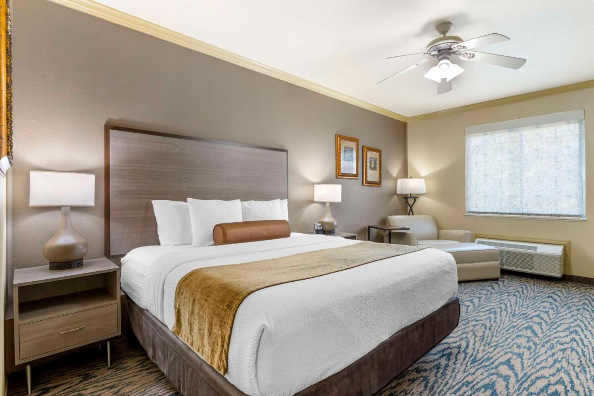Best Western Plus Crown Colony Inn & Suites - Housity