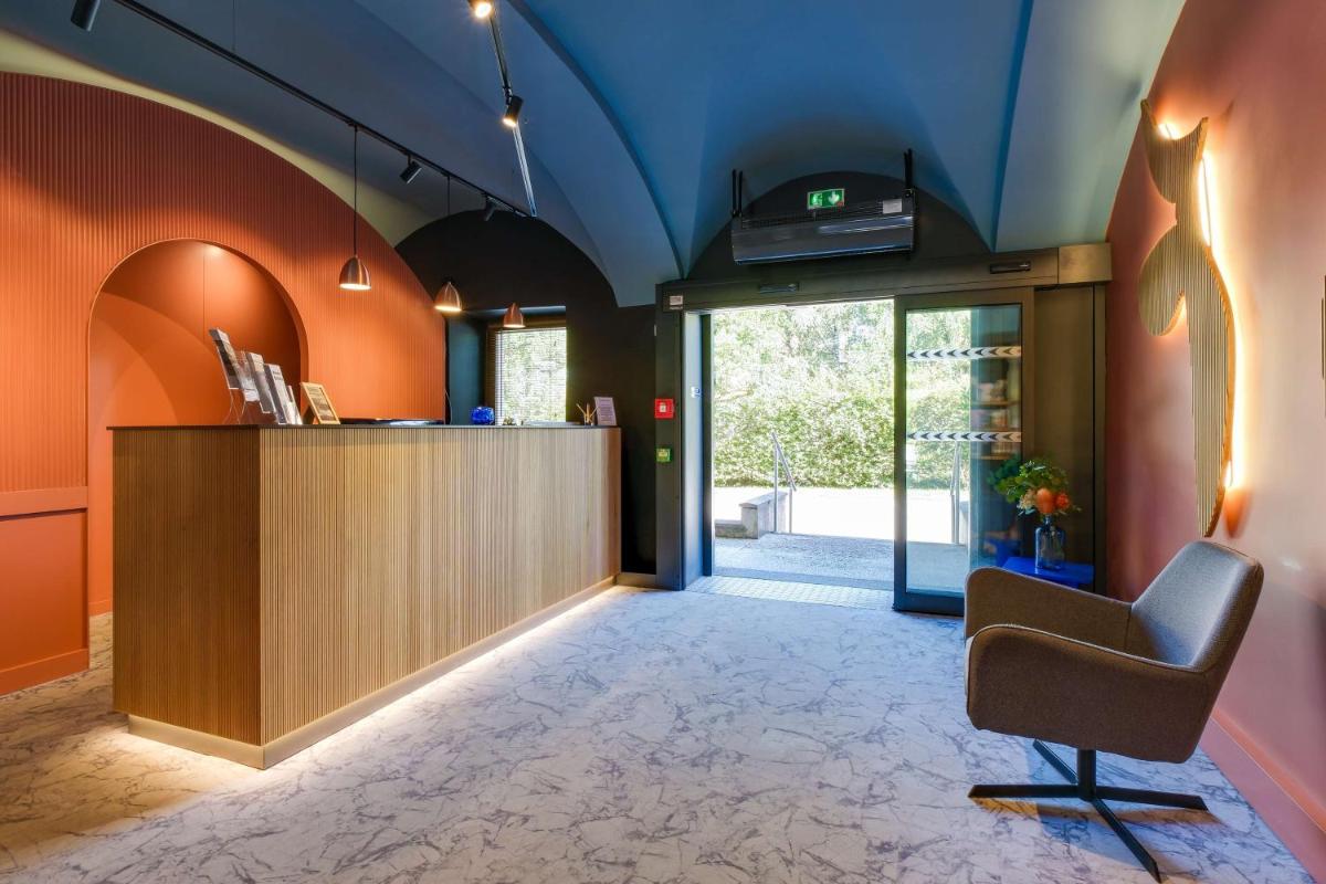 Hall ou réception de l'établissement Sure Hotel by Best Western Annecy