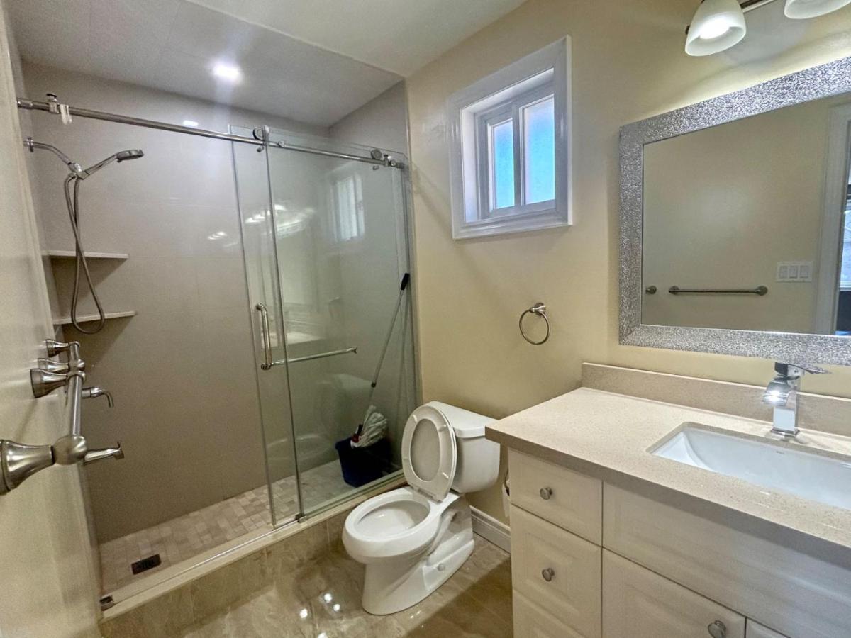 Spacious Suite by Shops Perfect Comfort & Transit - Housity