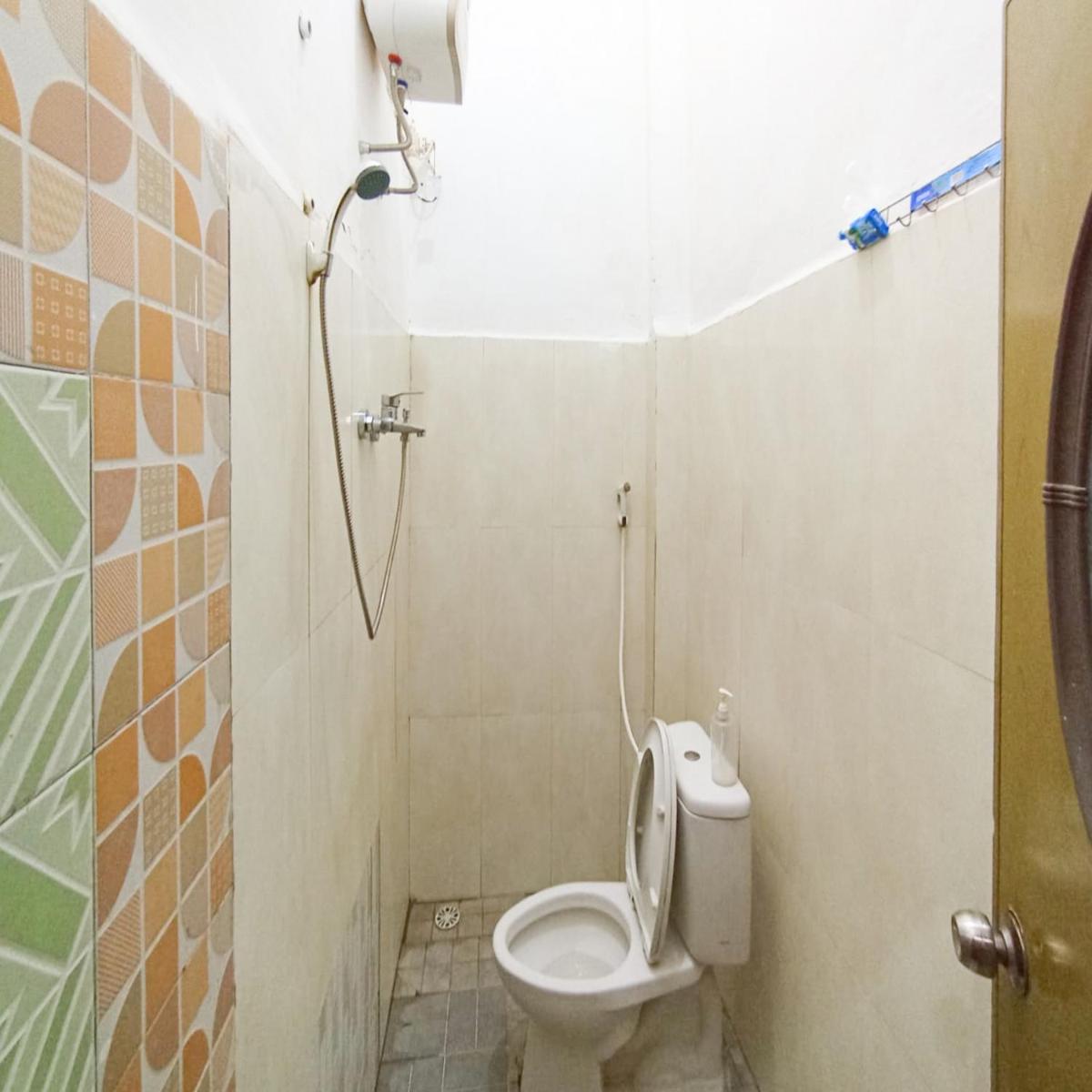 Ariska Room near Alun Alun Jombang RedPartner - Housity