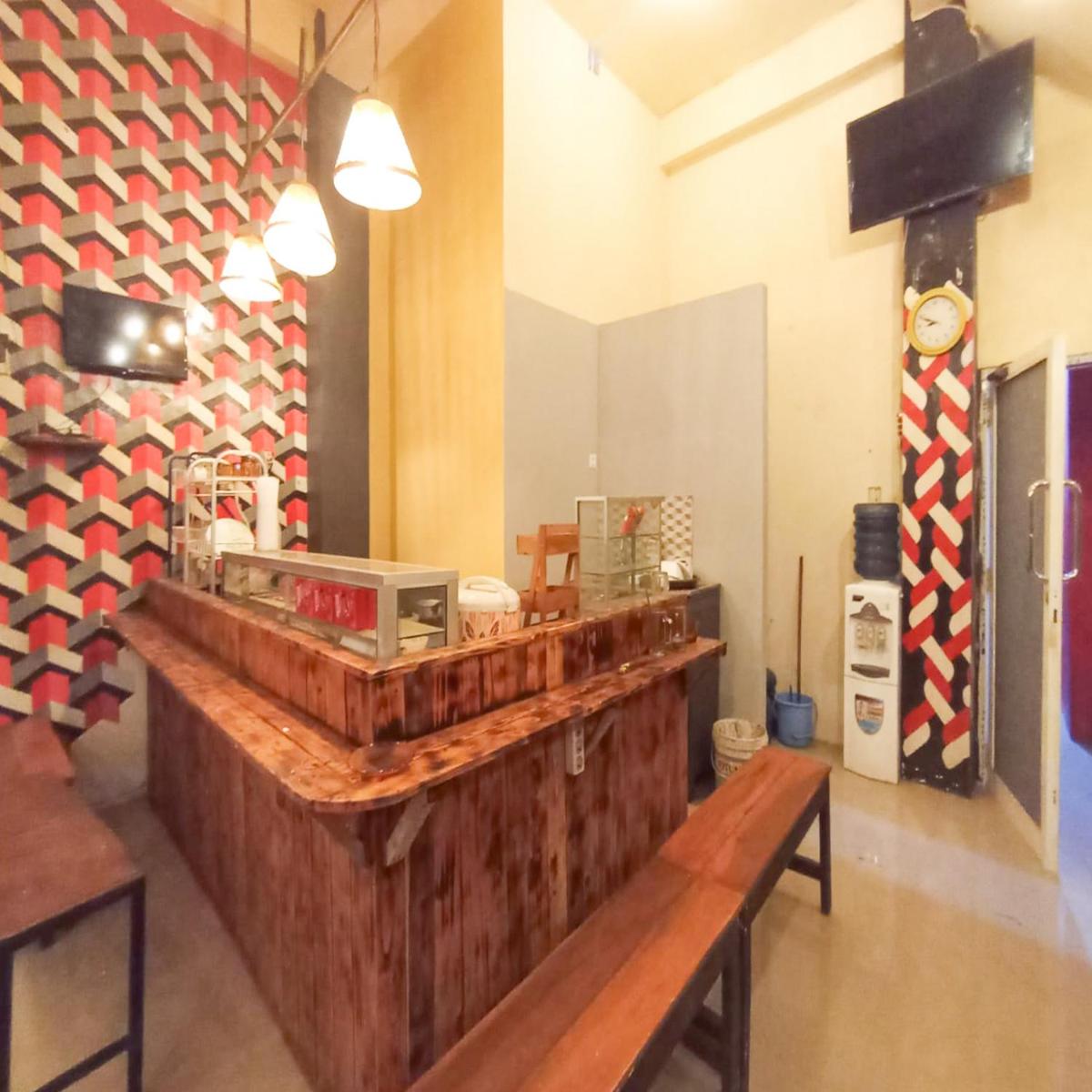 Ariska Room near Alun Alun Jombang RedPartner - Housity