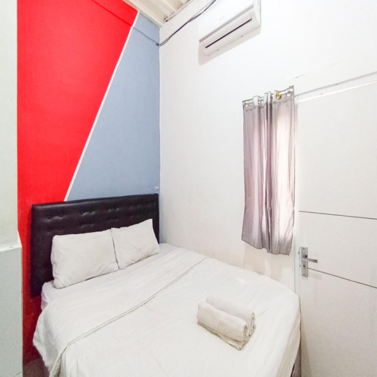 Ariska Room near Alun Alun Jombang RedPartner - Housity