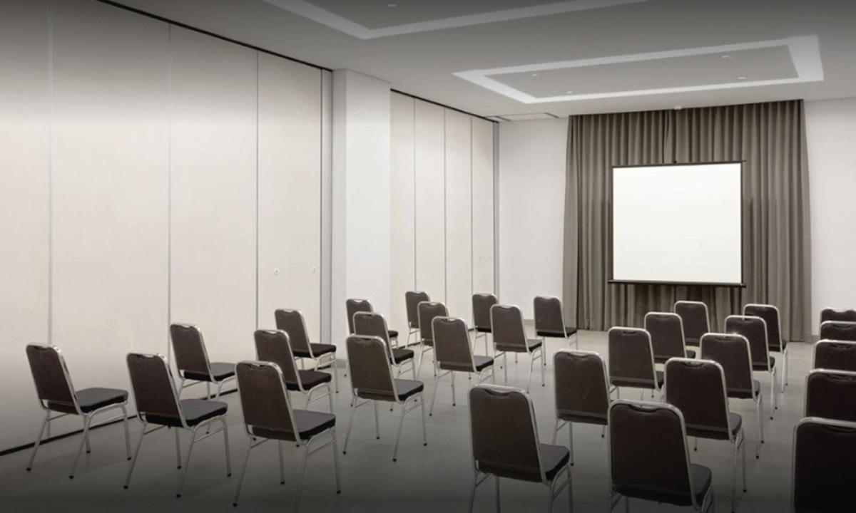 Amaris Hotel Manado - Housity