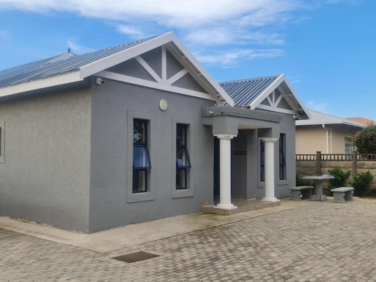 Hlalakahle Lodge - Housity