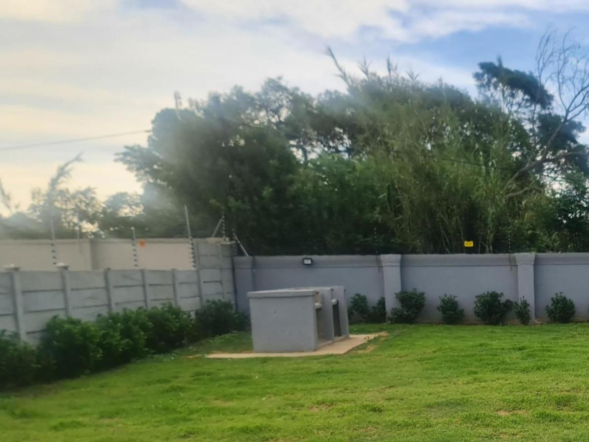 Hlalakahle Lodge - Housity