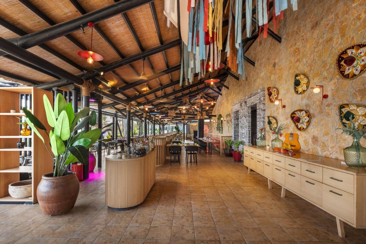 Un restaurante o sitio para comer en Barceló Fuerteventura Mar