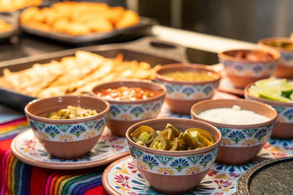 Comida en o cerca de este hotel