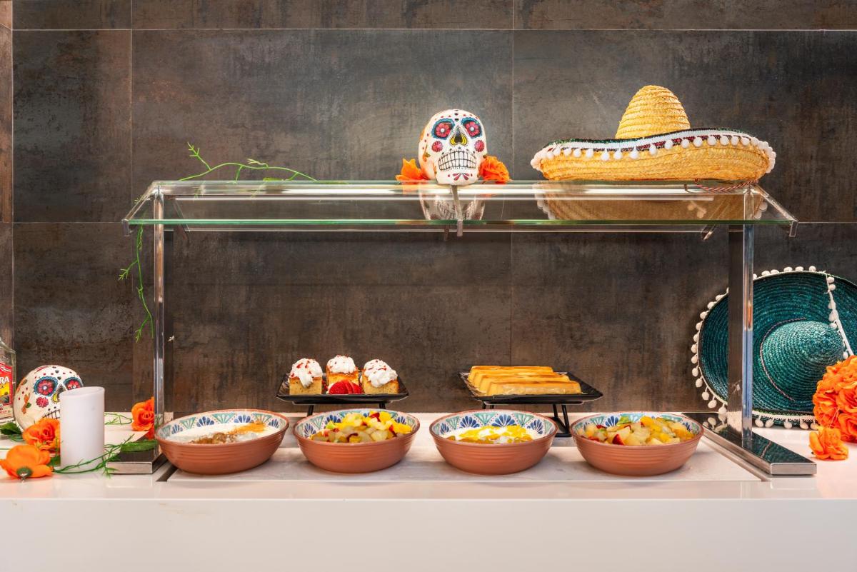 Comida en o cerca de este hotel