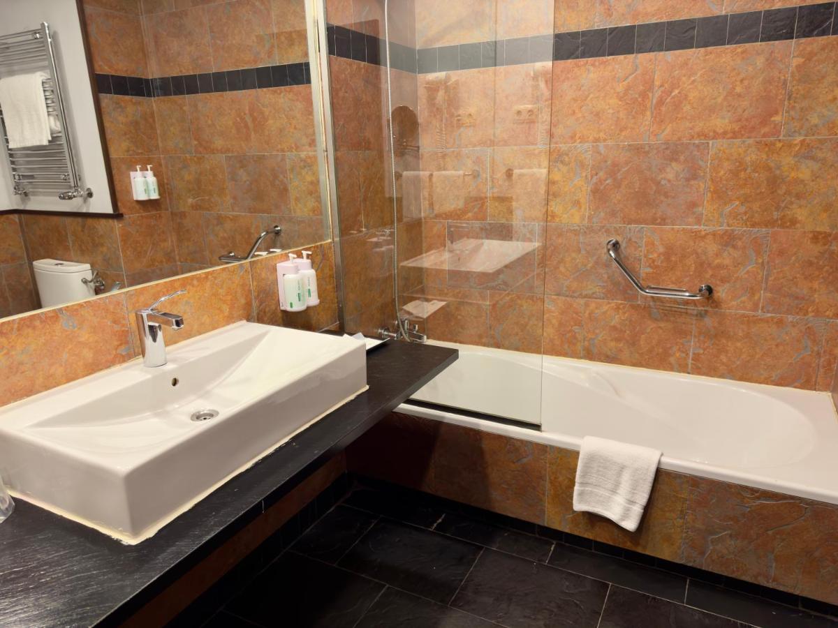 Un baño de Hotel Isla de La Garena