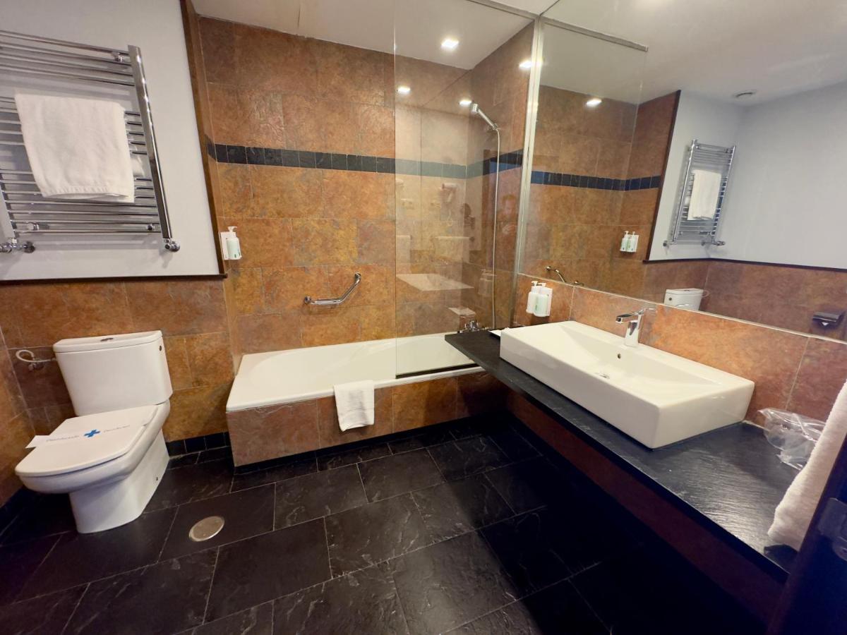 Un baño de Hotel Isla de La Garena