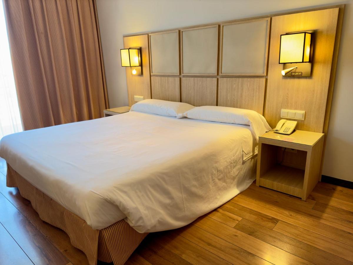 Cama o camas de una habitación en Hotel Isla de La Garena