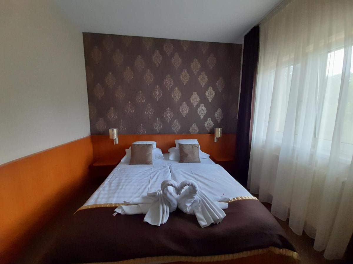 Hotel Platan - Housity