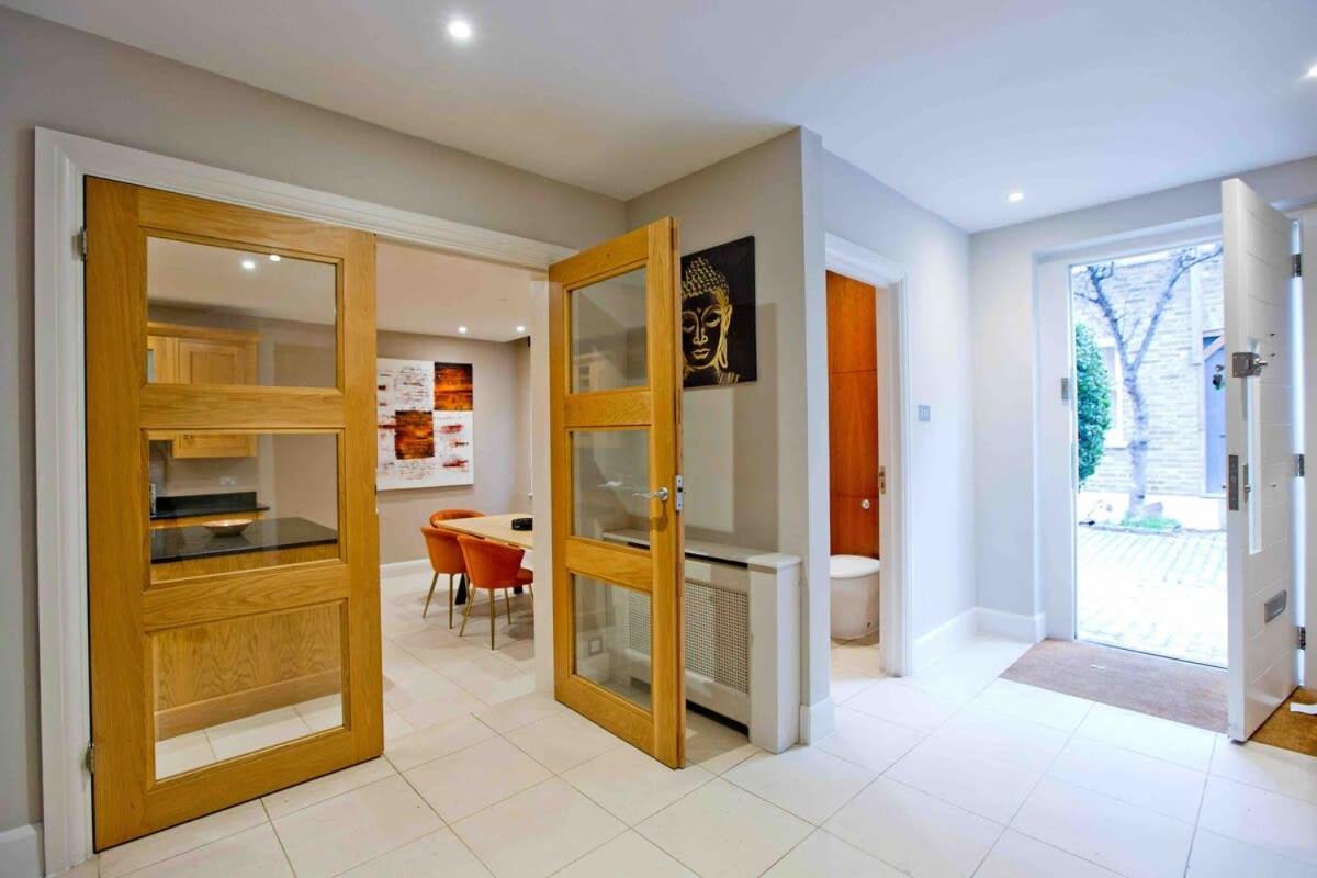 Stunning 3 bed Mews With Rooftop Terrace - Housity