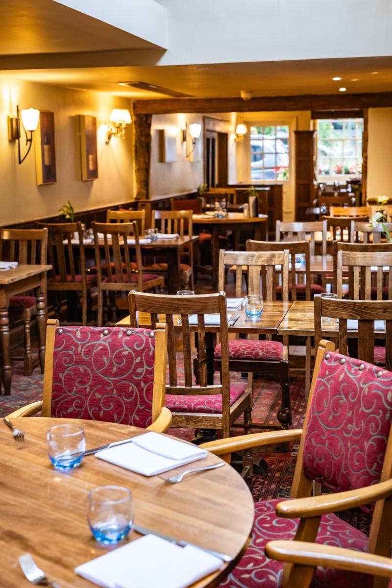 The Red Lion Hotel - Housity