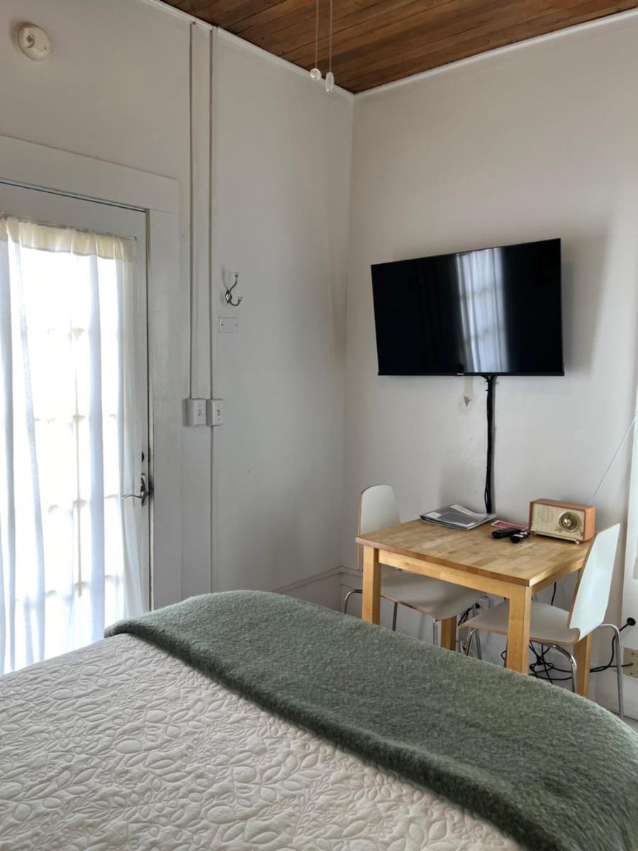 Dragonfly Cottage 1 of 5 listings downtown - Housity