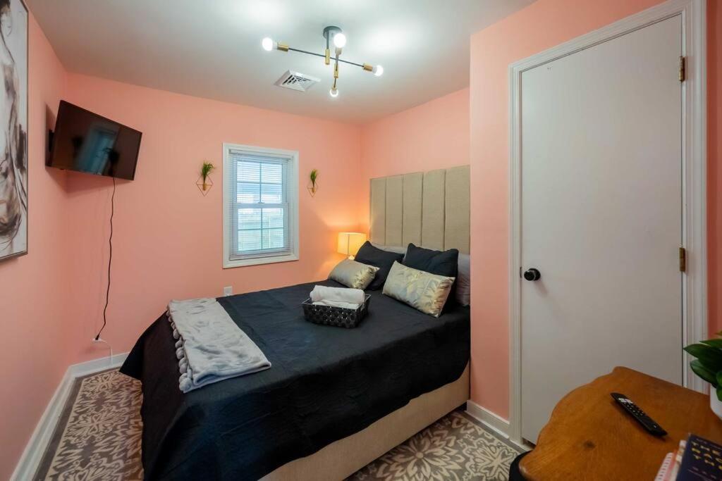 The Great Gatsby Pink Flamingo Lounge Retreat! - Housity