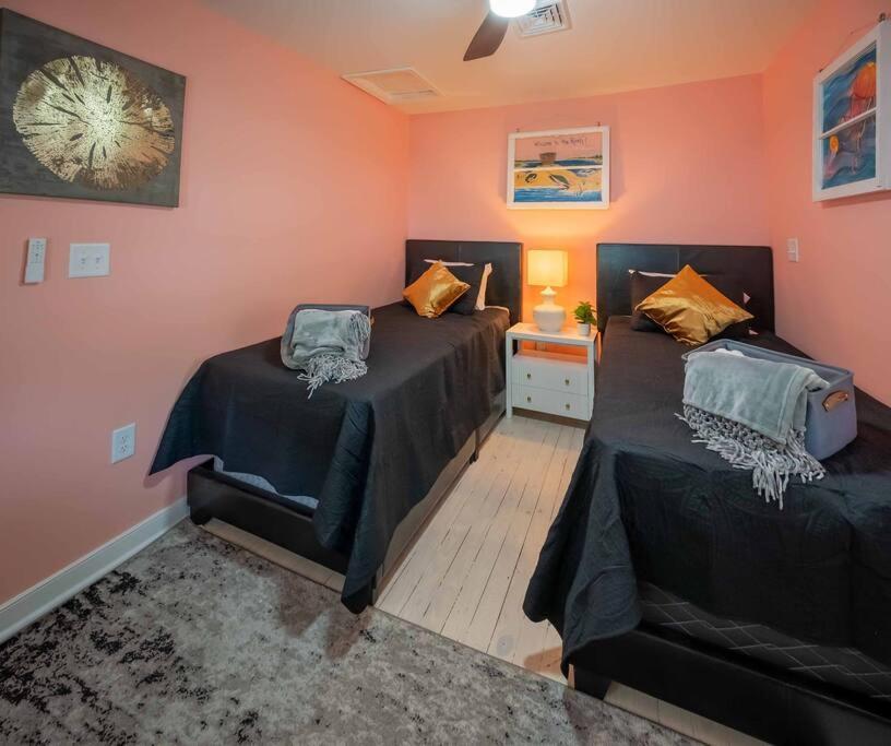 The Great Gatsby Pink Flamingo Lounge Retreat! - Housity