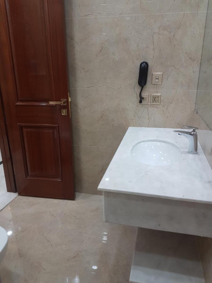 Royal Palace Hotel - Housity