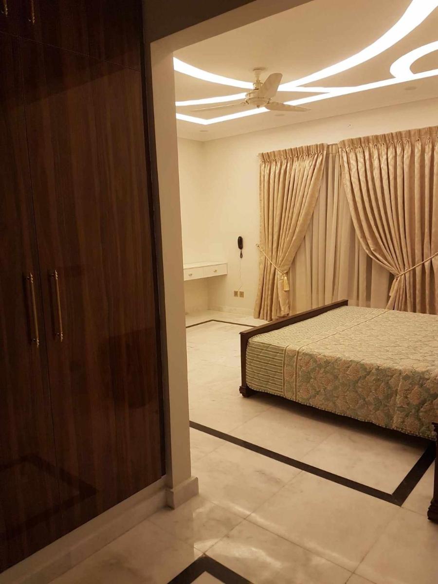 Royal Palace Hotel - Housity