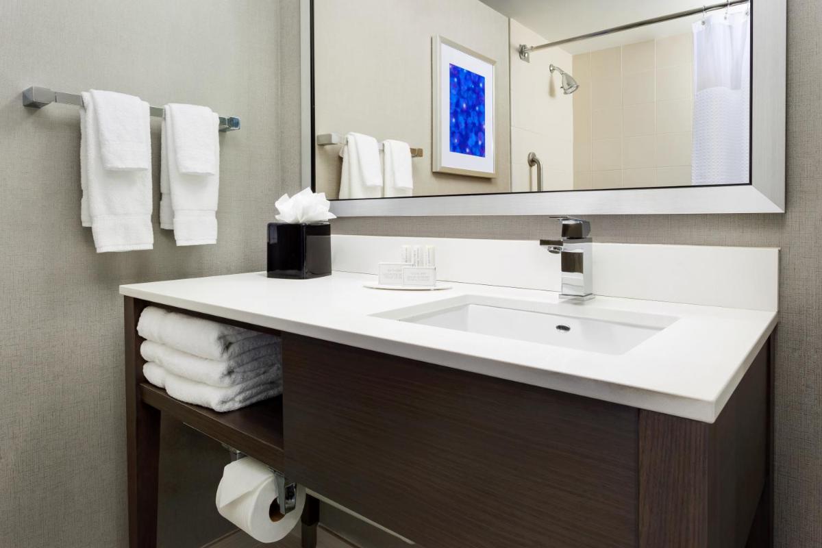 Courtyard by Marriott Boston Cambridge - Housity