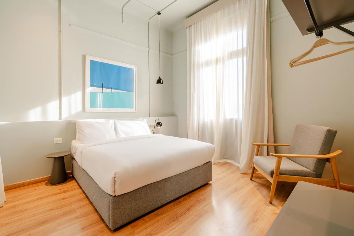 grey l studio apartments Downtown Alexandria Menasce House - Housity