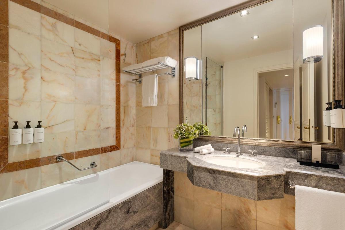 Salle de bains dans l'établissement InterContinental Hotels Chantilly Chateau Mont Royal by IHG