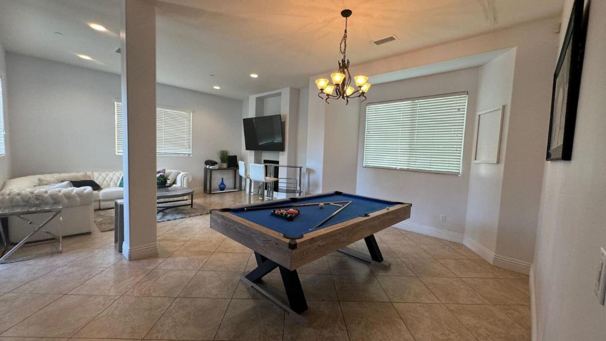 LA Dream Gem - Beautiful Home with Spa - Housity