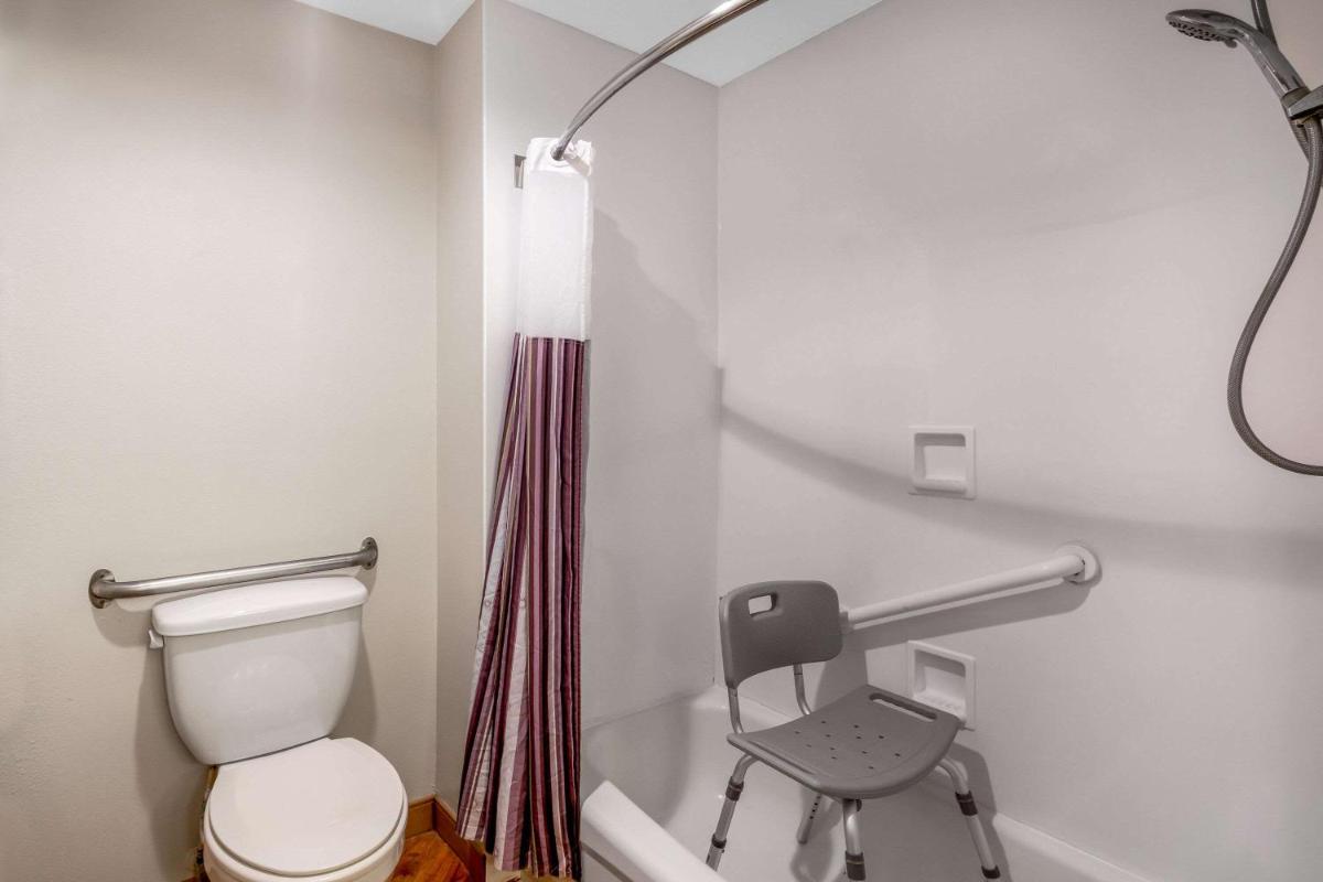 Baymont by Wyndham Meridian - Housity
