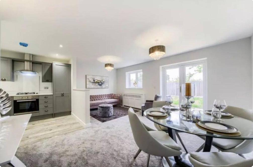 A luxurious escape from the City - Housity