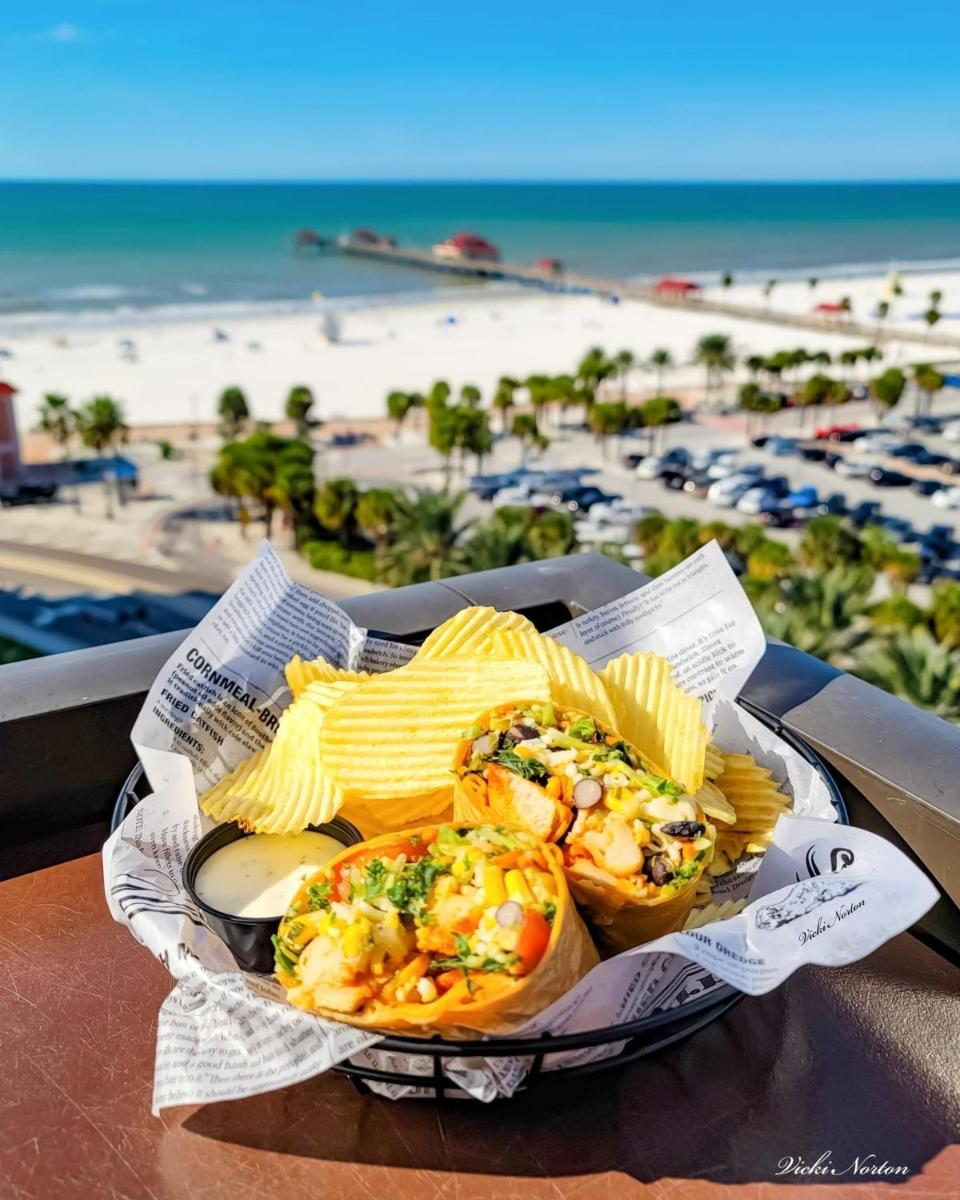 Pier House 60 Clearwater Beach Marina Hotel - Housity
