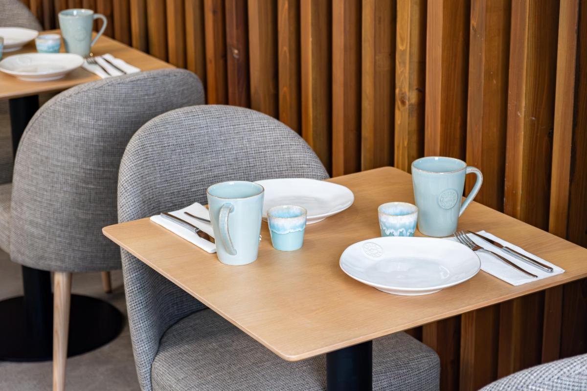 Um restaurante ou outro lugar para comer em Alto do Forte