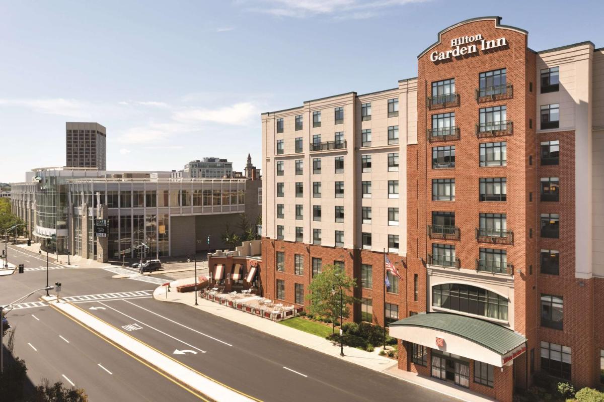 Hilton Garden Inn Worcester - Housity