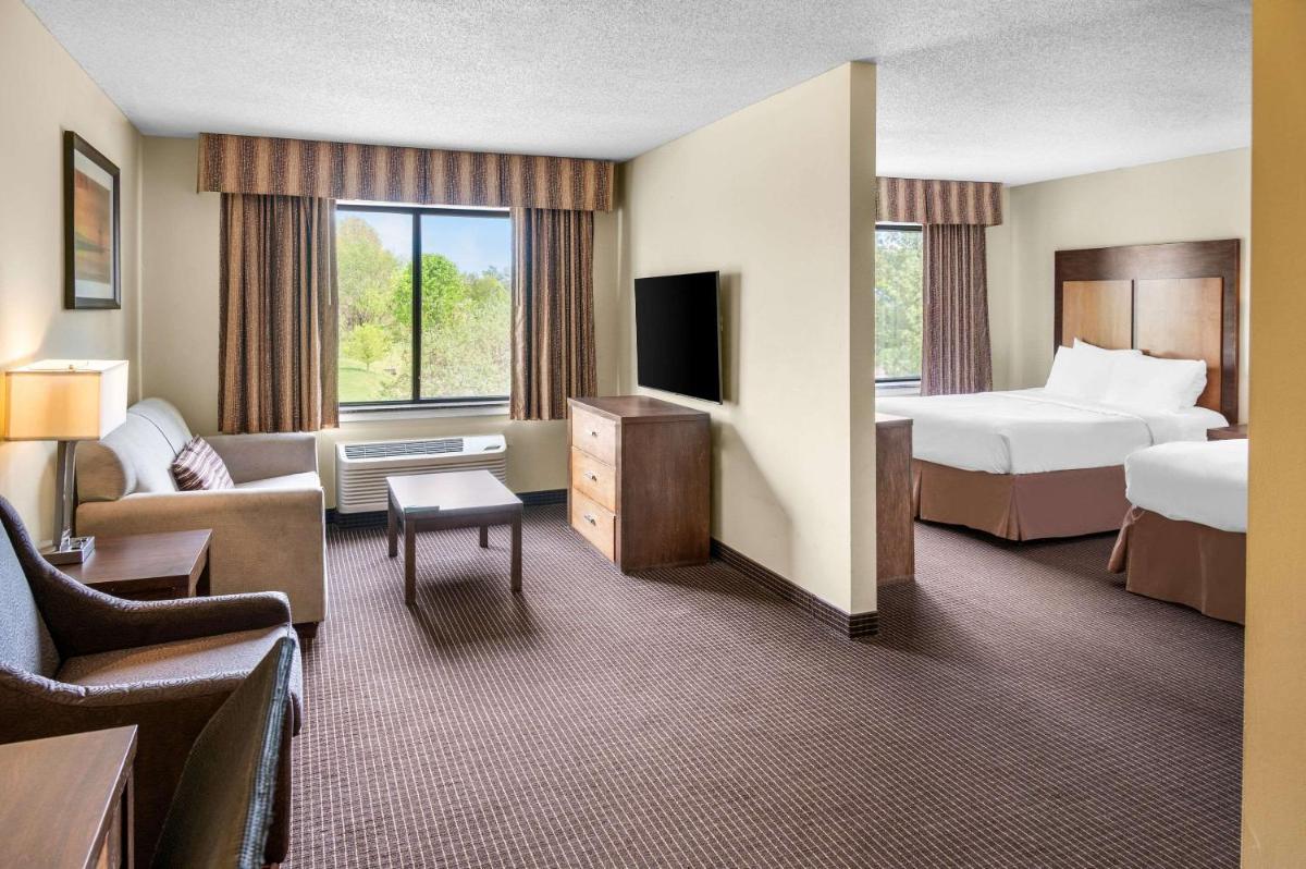 Holland Inn And Suites Holland - Housity