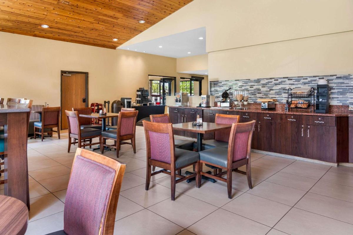 Holland Inn And Suites Holland - Housity