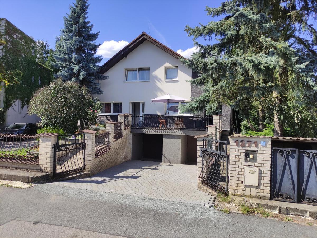 Cozy Gardens Apartments in Prague - Housity
