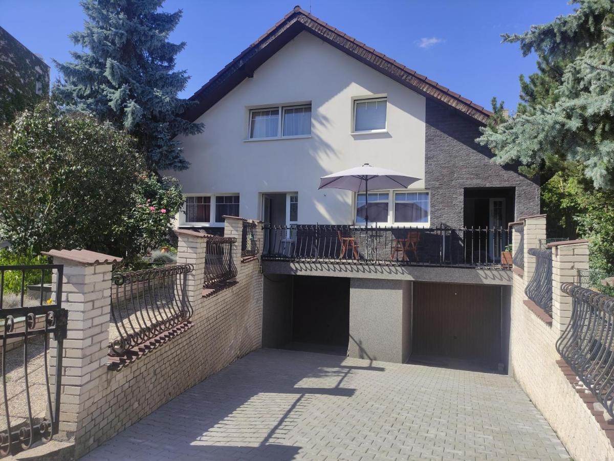 Cozy Gardens Apartments in Prague - Housity