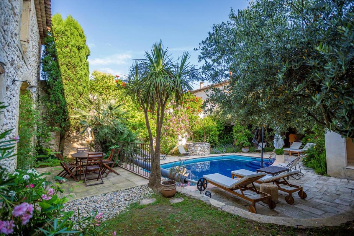 Gîte climatisé, piscine partagée chauffée entre Nîmes et Uzès - Housity